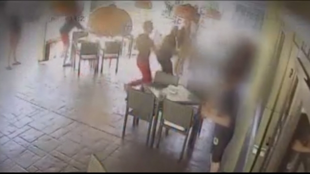 VIDEO Finul lui Florin Salam a fost înjunghiat de membrii unui clan rival. Detalii înfiorătoare