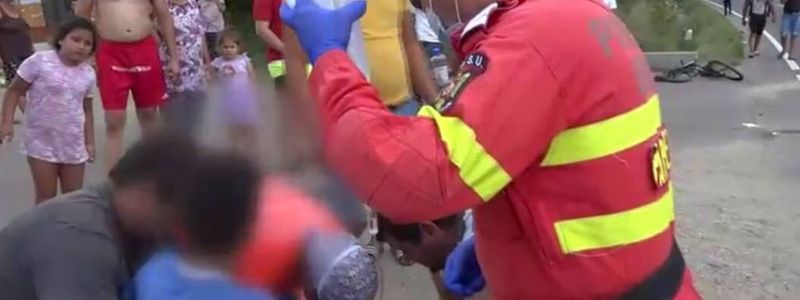 Tragedie &icirc;n Argeș! Trei copii spulberați de un șofer care a adormit la volan. Adolescenții, &icirc;n comă la spital!