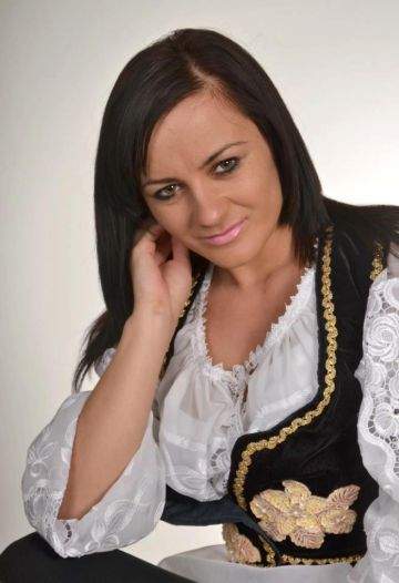 Carmen de la Sălciua, imagini de la primul videoclip pe Youtube, postat chiar de fostul soț. Cum arăta celebra c&acirc;ntăreață &icirc;n urmă cu c&acirc;țiva ani