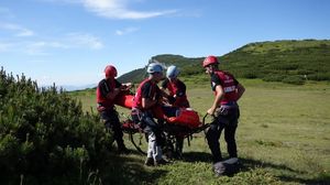 Tânăr din Iași, lăsat în pădure de prietenii săi! Cum a fost găsit băiatul de salvamontiști 