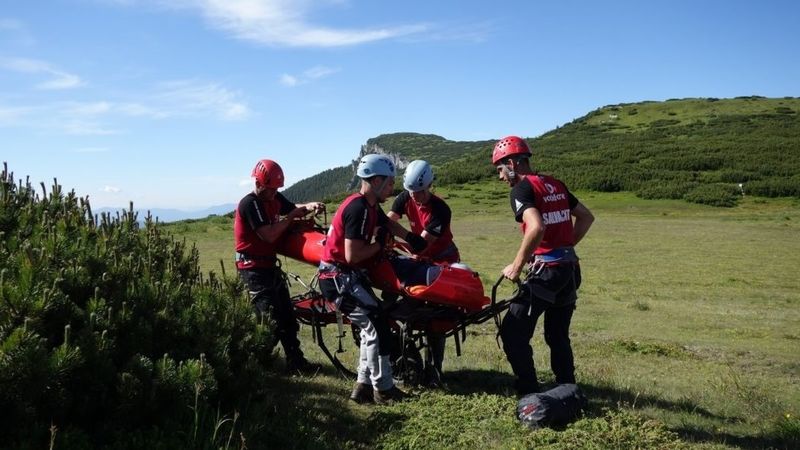 Tânăr din Iași, lăsat în pădure de prietenii săi! Cum a fost găsit băiatul de salvamontiști 