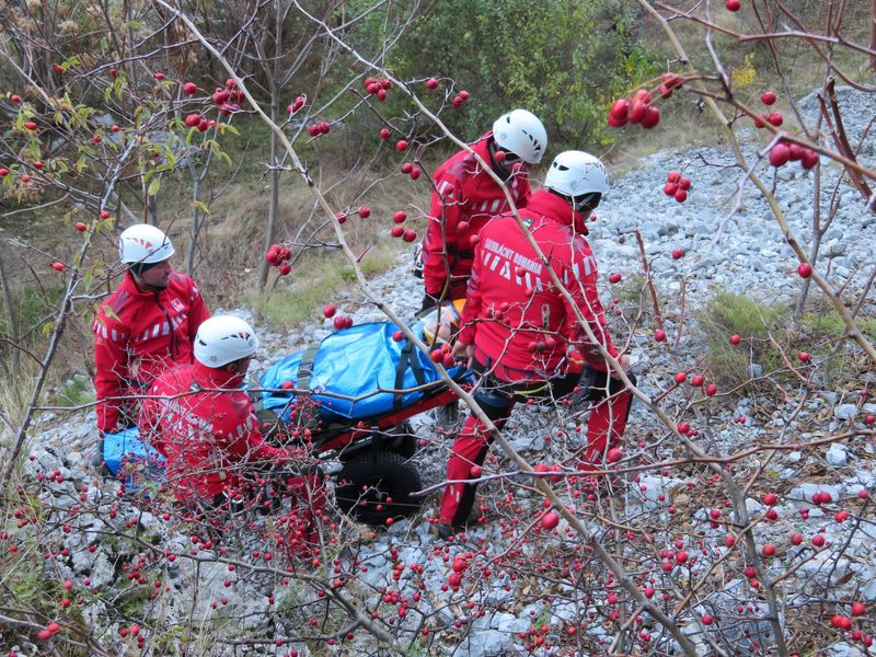 Tânăr din Iași, lăsat în pădure de prietenii săi! Cum a fost găsit băiatul de salvamontiști 