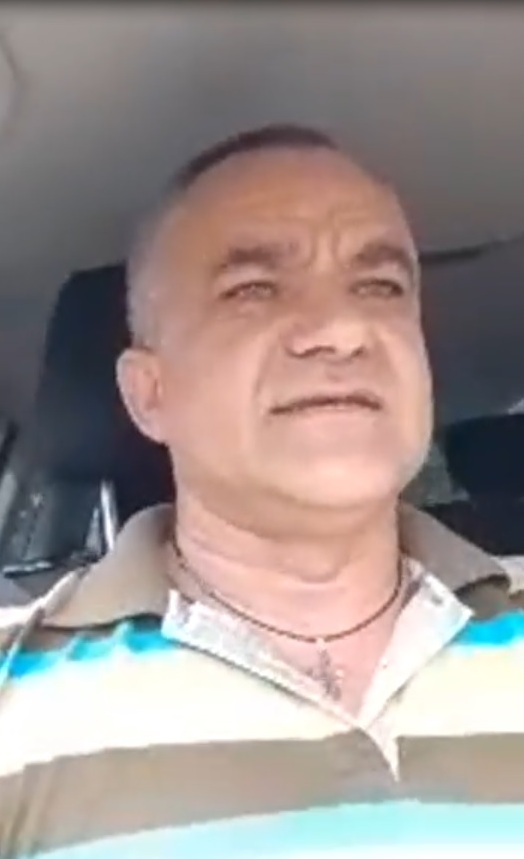  Un consilier local, la un pas să fie snopit în bătaie de nevasta primarului! Femeia a ieșit cu o scândură în mijlocul străzii!