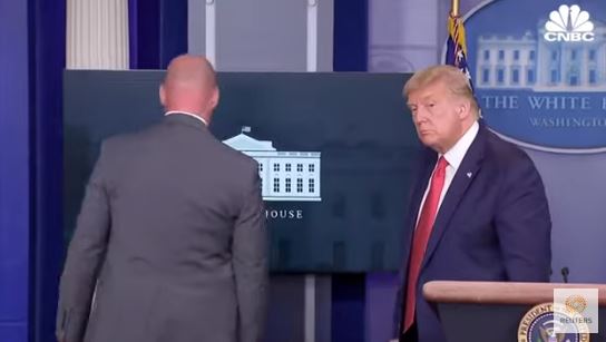 Atac armat lângă Casa Albă! Donald Trump a părăsit conferința de presă
