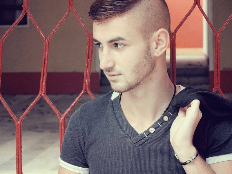 Tragedie pe litoral! Cristian a murit pe loc, după ce iubita lui s-a înfipt cu mașina într-un stâlp! Tânăra este în comă
