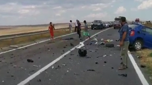 Impact mortal în urma unui accident rutier! Viața unui bărbat i-a fost luată într-o secundă. Mașina ăpe care o conducea, făcută praf de o betonieră