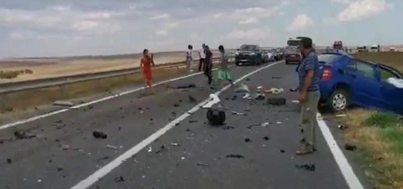 Impact mortal în urma unui accident rutier! Viața unui bărbat i-a fost luată într-o secundă. Mașina ăpe care o conducea, făcută praf de o betonieră
