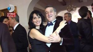 Gigi Becali si soția, la o petrecere
