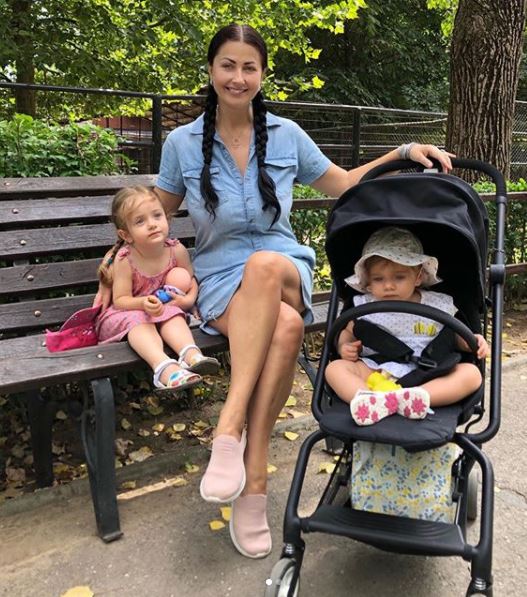 Gabriela Cristea, din nou la spital cu fetițele. Ce intervenție au suferit micuțele