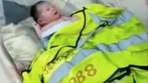 fetiță abandonată