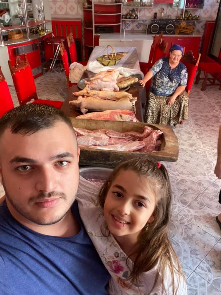 Leo de la Strehaia a pus la punct o petrecere de SF Maria cu multa mancare