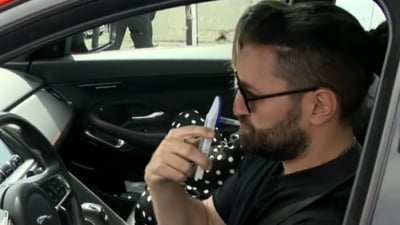 Smiley, amendat de Poliție