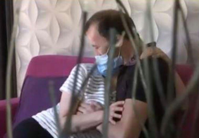 Viorel și Elena, atingeri tandre &icirc;n zone intime