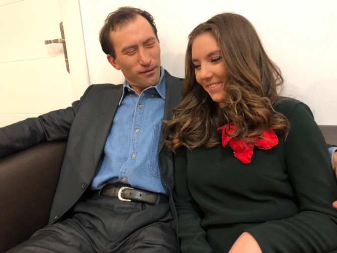 Viorel și Elena, atingeri tandre &icirc;n zone intime