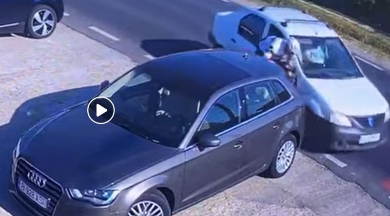  Un ciclist a fost strivit de două mașini, lângă capitală.