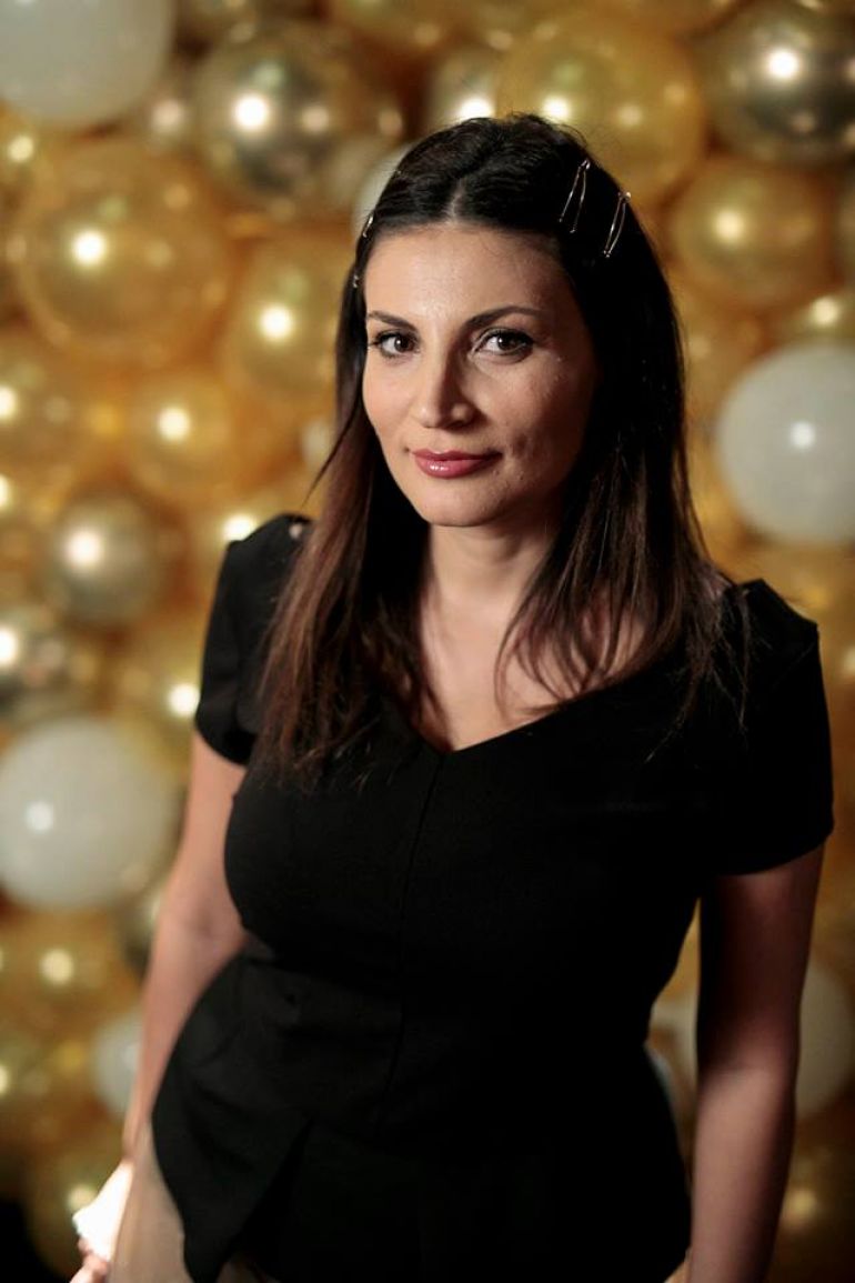 Ioana Ginghină a pozat topless într-un lan de lavandă