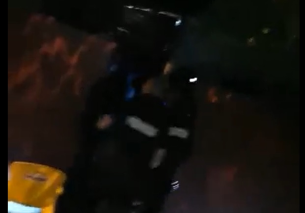 Mascați, atacați cu un topor de către un bărbat beat. 