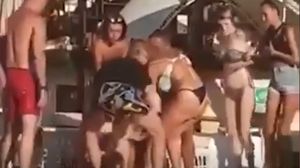 Imagini șocante surprinse la o piscină celebră din capitală!