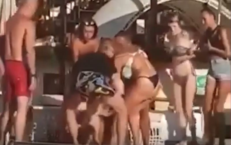 Imagini șocante surprinse la o piscină celebră din capitală!