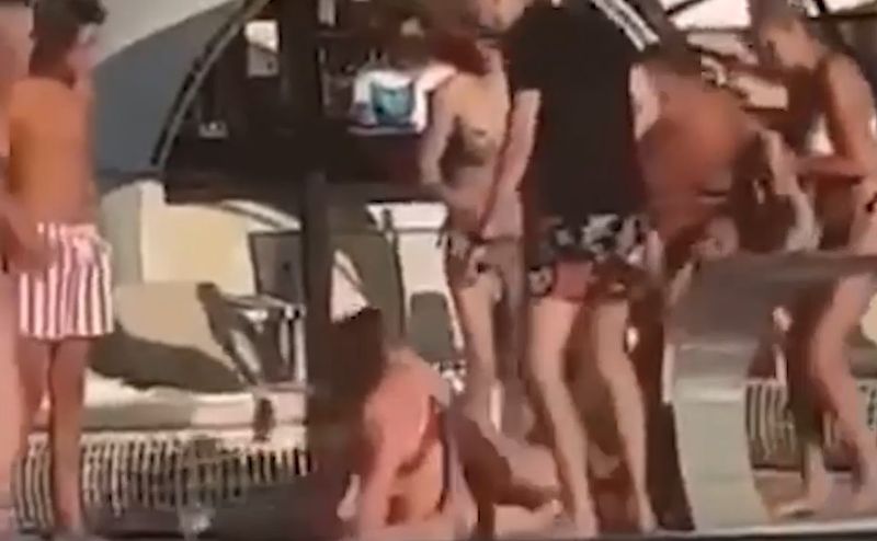 Imagini șocante surprinse la o piscină celebră din capitală!