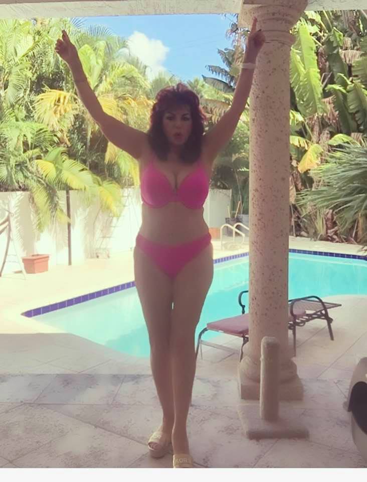 Carmen Harra, apariție incendiară la piscină