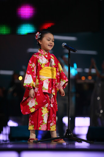 Sara Nukina, cantareata la 7 ani