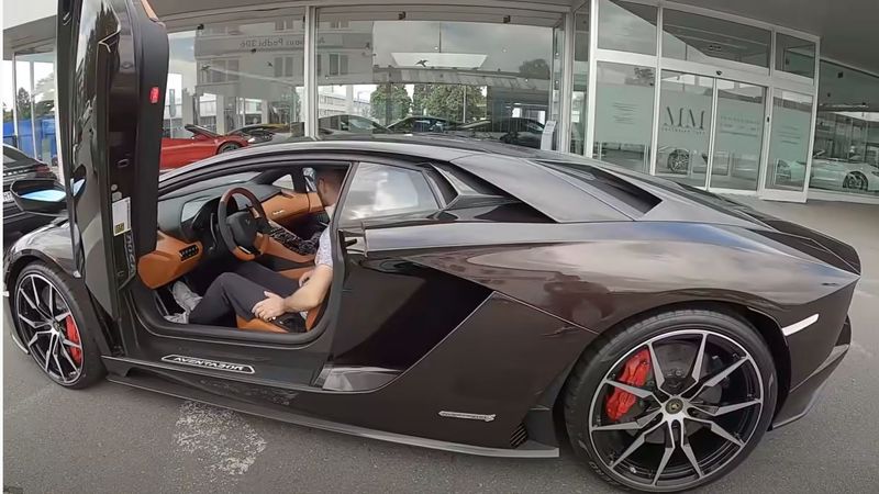 Vloggerul Andy Popescu si Lamborghini