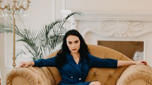 Fata de 10 care refuză premiul dat de Guvern  