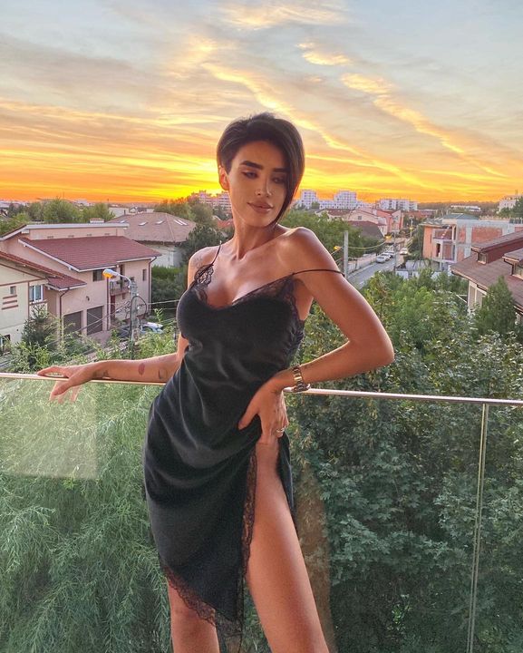 Fotografii incendiare cu Adelina Pestriţu