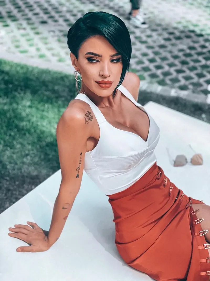 Fotografii incendiare cu Adelina Pestriţu