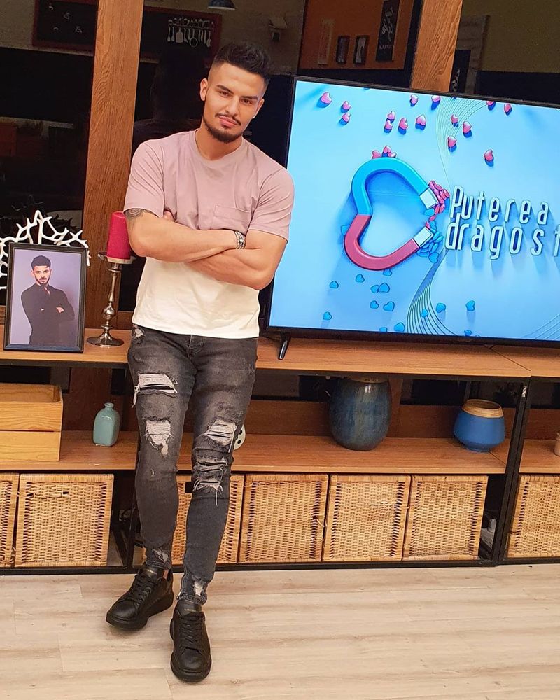 Nicos de la Puterea Dragostei haine