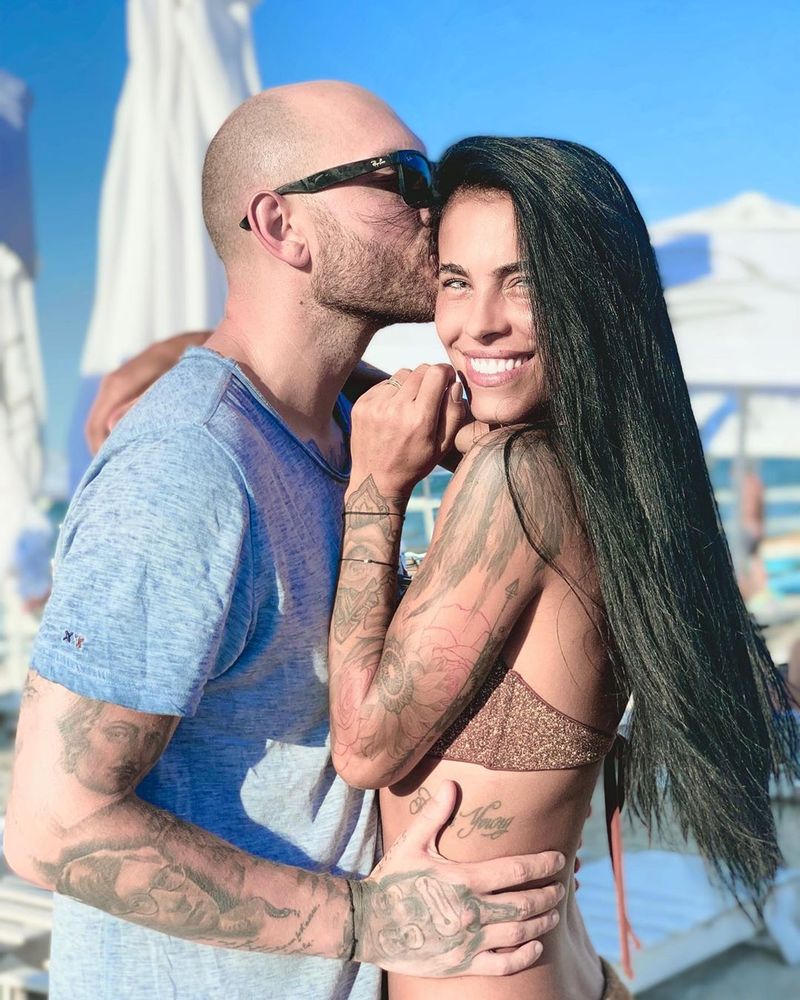 Catalin Bordea este tare îndrăgostit de soția lui, Livia Catalin Bordea si sotia sa, Livia Bordea