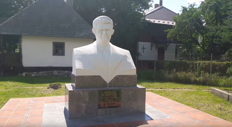 Nicolae Ceausescu bust
