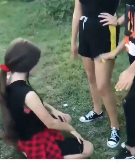 fata din Targu jiu umilita