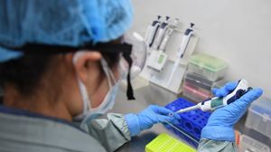AstraZeneca întrerupe testarea vaccinului anti-COVID-19