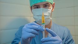 Militanții anti-vaccin, în extaz după ce vaccinarea COVID a fost oprită din cauza apariției unei boli misterioase! Erau comandate 300 de milioane de doze
