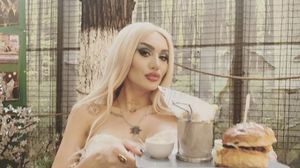 Margherita de la Clejani lovește din nou! Este șocant cum s-a fotografiat pe străzile Capitalei