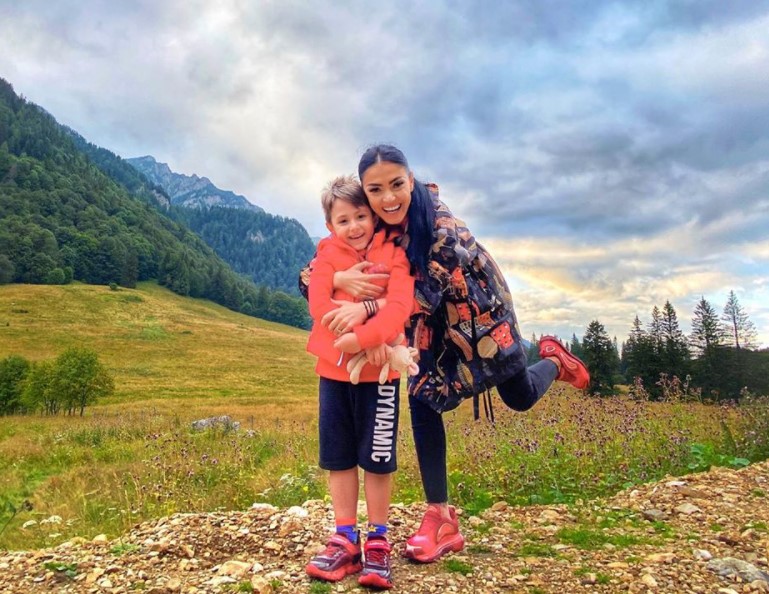 Andreea Mantea, alături de băiețelul ei