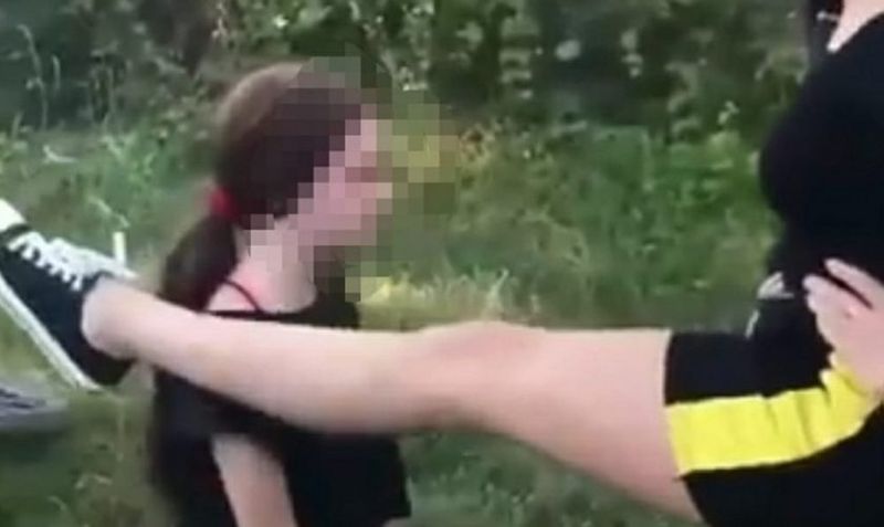 fata de 13 ani lovită