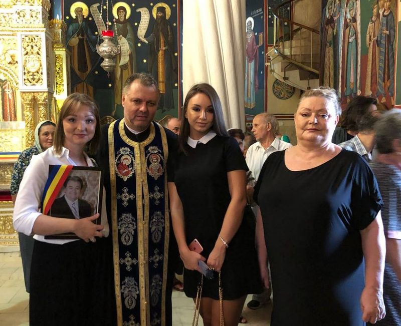 Vaduva si fiicele lui Corneliu vadim Tudor