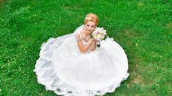 Mirela a murit odată cu soțul ei, striviți în mașina făcută praf de un TIR. Rudele o plâng pe tânăra, care de curând a fost mireasă