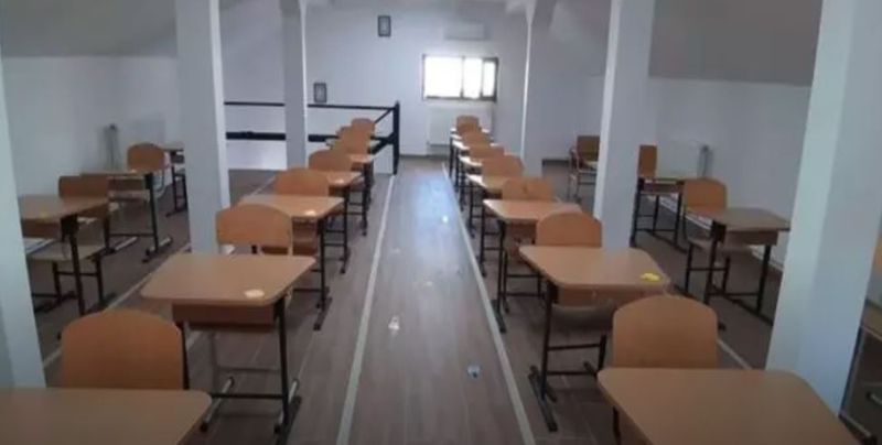 Zeci de elevi sunt nevoiți să facă cursurile &icirc;ntr-o capelă mortuară