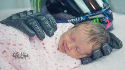 Imaginea plină de emoție, care a făcut înconjurul lumii! Fetița care zâmbește în ”brațele” tatălui pe care nu-l va vedea niciodată