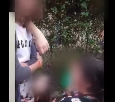 Aceleași agresoare din T&acirc;rgu Jiu au umilit o altă adolescentă