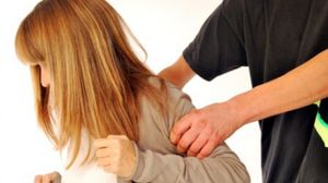 O copilă de 11 ani a fost violată de un tânăr cu șapte ani mai mare