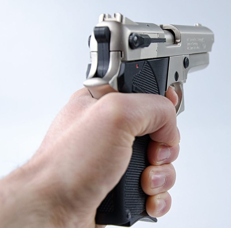 A tras cu arma