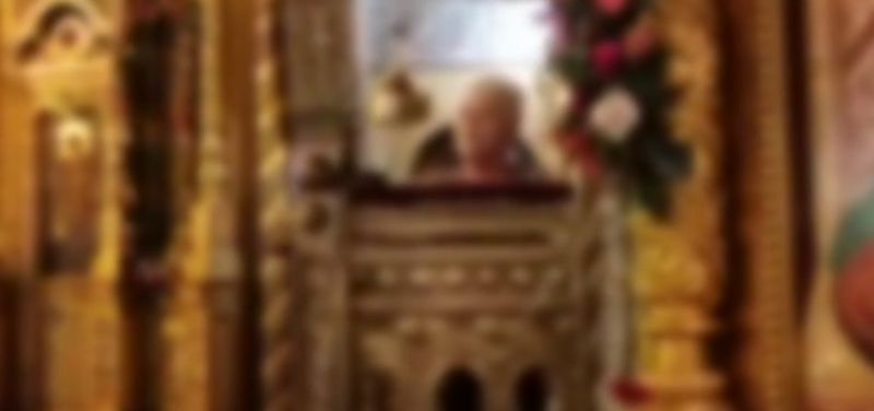 O femeie a fost dată afară cu jandarmii, după ce a început să țipe