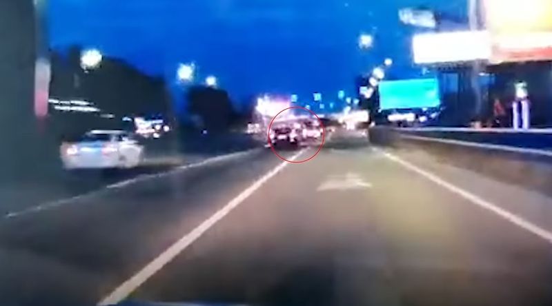 Un puști a furat mașina tatălui și a mers cu 200km/h