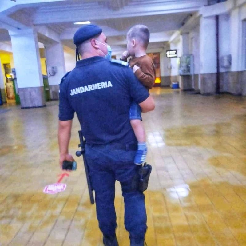 Alex, jandarmul-erou pentru un băiețel de patru ani