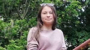 Diana Nicoleta, 15 ani, 1,68 m înălțime, 45 kg, ochi albaștri